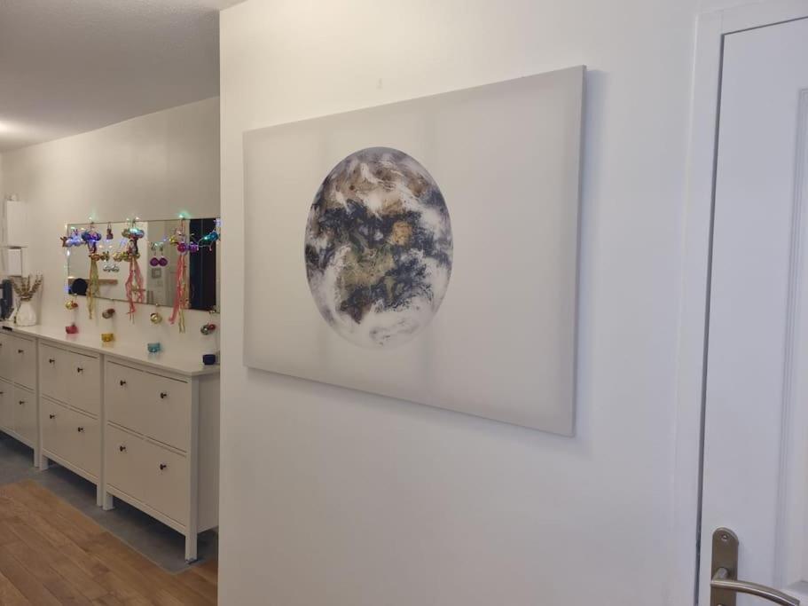 L'Univers Au Blanc. Strasbourg Luaran gambar